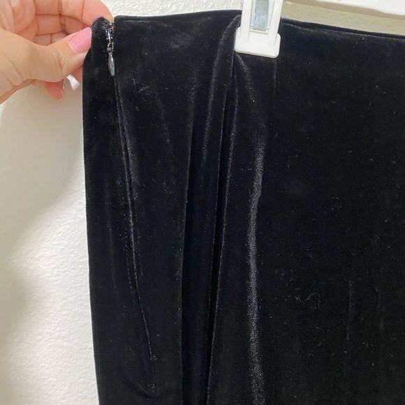 Black velvet Abercrombie side ruffle skirt - Picture 8 of 8